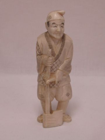 JAPANese Okimono in ivory, representing a...