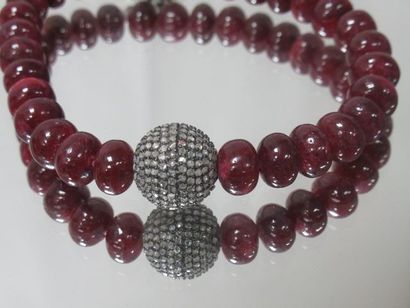 null Bracelet élastique en perles de rubis (136 carats en tout)