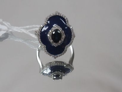 Enameled silver ring, centered on a sapphire...