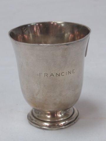 null Silver tumbler. Engraved "Francine" Weight : 70 g