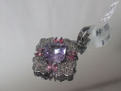 null Silver pendant, decorated with an amethyst (3.60 carats), with tourmalines....