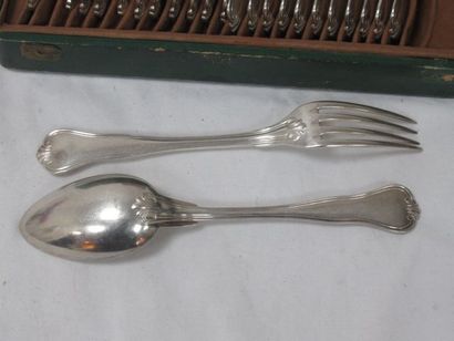 null CHRISTOFLE Silver-plated household set of 12 forks and 12 spoons. Shell model....