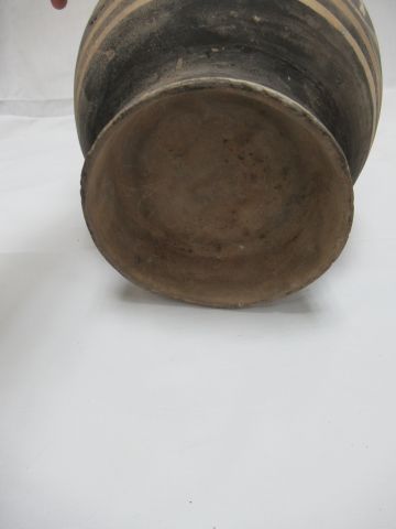 null Vase balustre couvert en terre cuite. Traces de polychromie. Chine, époque Han....