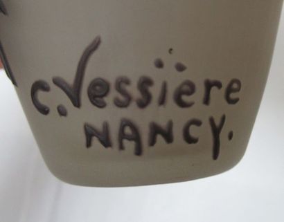 null C. VESSIERE (NANCY) Vase en verre au décor dégagé à l'acide figurant des fleurs...