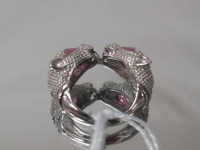 null Silver ring, decorated with a double panther head, set with rubies and sapphires....