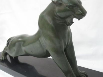 null Emile Louis BRACQUEMOND (1889-1970) 

"Panther stretching". 

Bronze with green...