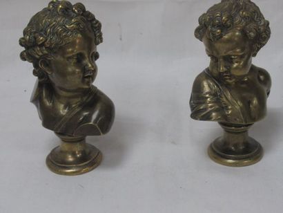 null Pair of bronze sculptures, representing putti heads. 19th century. Height: 14...