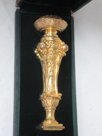 null Large gilt bronze seal. Signed Barbedienne. Monogrammed. Length: 12 cm In its...