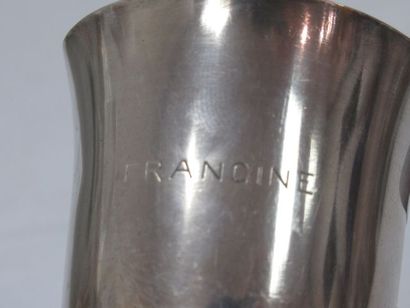 null Silver tumbler. Engraved "Francine" Weight : 70 g