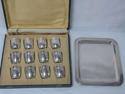 null Silver set, including 12 liqueur goblets (4 cm) and their tray (length: 20 cm)....