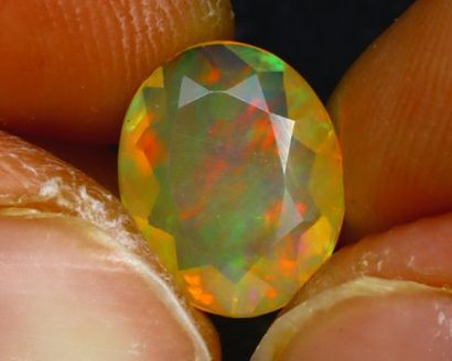 null OPALE WELO NATURELLE - Provenance ETHIOPIE - 2.02 carats - Couleur Orange Multicolore...