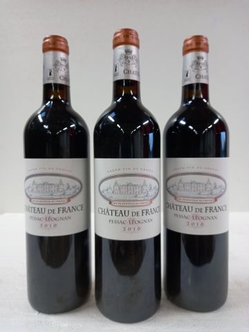 3 bouteilles de Pessac Léognan 2010 Château...