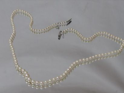 null Collier en perles de culture. Fermoir en argent. Long.: 59 cm (ouvert)