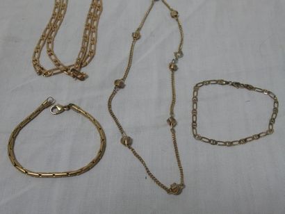 null Lot de bijoux fantaisie en métal doré et plaqué or, comprenant 2 colliers et...