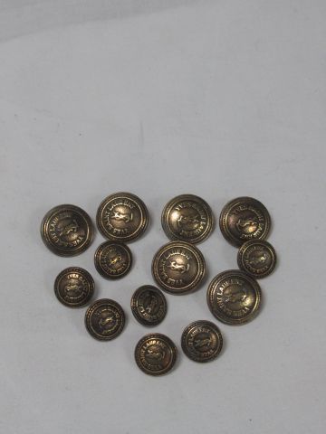 null Yves Saint Laurent Ensemble de boutons en métal doré siglé comprenant 6 gros...