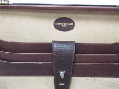 null SELLERIE DE France Attaché-case en cuir marron. Circa 1980. 31 x 42 x 10 cm...