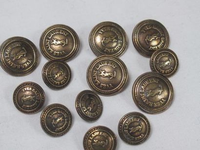 null Yves Saint Laurent Ensemble de boutons en métal doré siglé comprenant 6 gros...