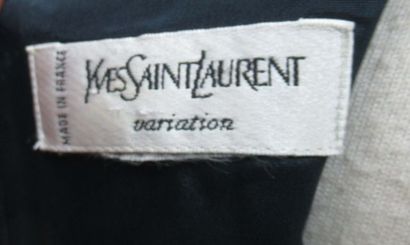 null YSL Variations Robe en laine. Taille 42. TBE.