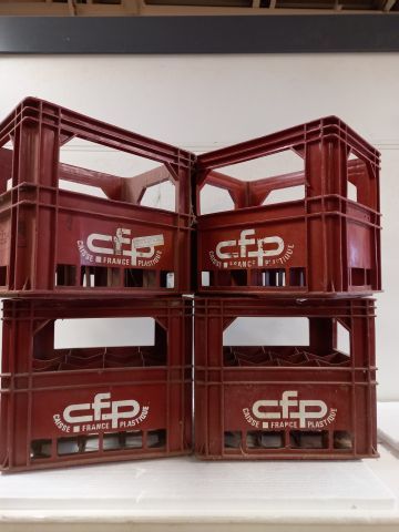 null 4 France Plastic CFP 12-bottle crates
