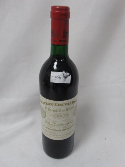 null Bouteille de Saint Emilion Grand Cru, Château Cheval Blanc, 1986 (LB, els)