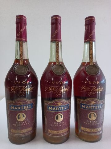 null 3 Vieilles Bouteilles (100cl) Cognac Martell Old Fine Cognac Médaillon VSOP...