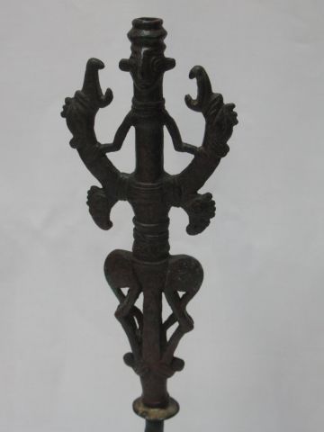 null Idole en bronze, Louristan. Haut.: 30 cm Vente Loudmer, 14/05/1984.