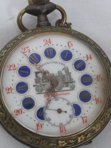 null Regulator in silver plated metal. White and blue enamelled dial. Decorated with...