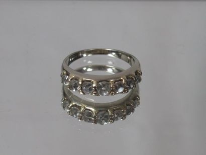 null Bague "rivière" en or blanc 18 kt ornée de 7 diamants. Tdd 53 .Poids brut 5,08...