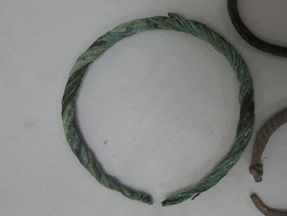 null SYRIE, lot de 6 bracelets en bronze. 4-8 cm