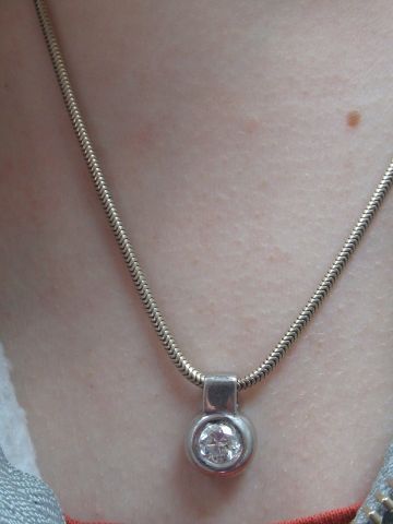 null Necklace in white gold 18 kt with its pendant in white gold decorated with a...