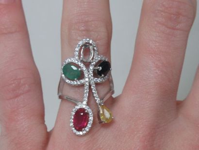 null Silver ring, set with rubies, an emerald and sapphires. Gross weight : 5,10...