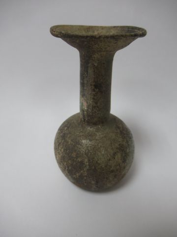 null SYRIE, époque romaine. Vase en verre soufflé. Haut.: 9 cm Vente Boisgirard,...