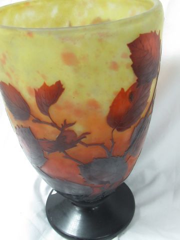 null DAUM Grand vase en pâte de verre, à décor multicouche dégagé à l'acide. Haut.:...