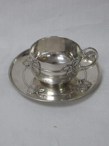 null Tasse et sa sous-tasse en argent, modèle Art nouveau. Poids : 219 g Diamètres...