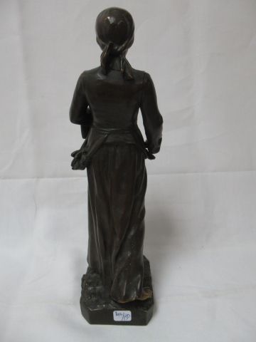 null Ecole française du XIXe siècle "Jeune femme au fichu". Sculpture en bronze à...