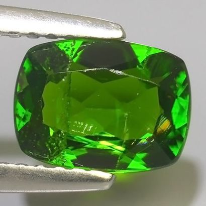 null NATURAL DIOPSIDE - From RUSSIA - 1.44 Carats - Bright Green Color - Cushion...