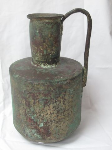 null SYRIA Metal jug. 41 cm. Provenance : Antiquités Georges Obeid.