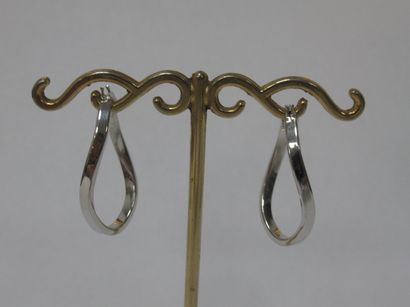 Pair of white gold creoles. Weight : 3,3...
