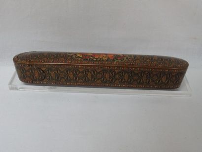 null Pencil box in lacquered boiled cardboard. Qadjar work. Length: 24 cm Provenance:...