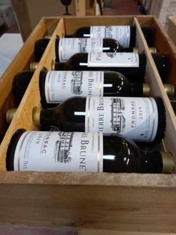 null 12 bottles of Fronsac 2019 Pierre Brune Grand Millésime. In a wooden case.