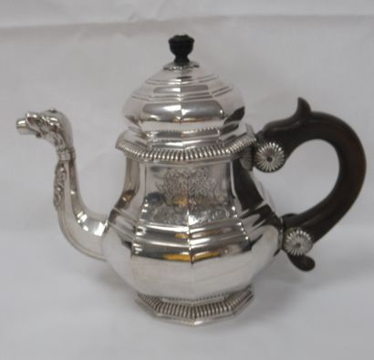 null Teapot in silver, spout in the shape of dog's mouth, grip in wooden handle....