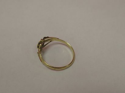 null Small yellow gold ring with pearls TDD56/57, gross weight 1.68 grams