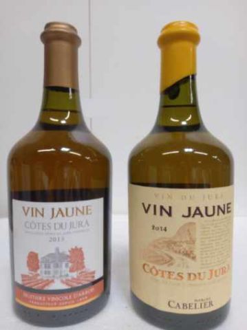 null Lot of 2 Vin Jaunes : 

2013 La Fruitière Vinicole Du Jura

2014 Marcel Cabelier...