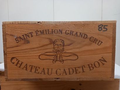 null 12 bouteilles de Saint Emilion Grand Cru 1985 Cadet Bon caisse bois origine...