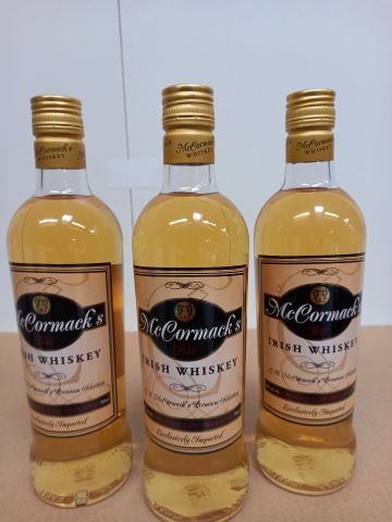null 3 bouteilles de Whisky Mc Cormach's Irish Whisky Ireland 70cl 40% vol aux grains...