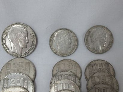 null Lot de pièces en argent, Turin : 12 pièces de 20 francs et 31 pièces de 10 francs....