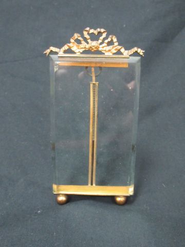 null Cadre photo en métal doré et verre. Modèle Louis XVI. 12 cm (quelques usure...