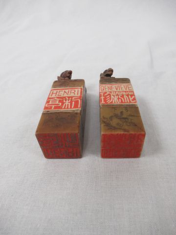 null CHINE - Lot de deux cachets en pierre dure, modernes, 8 cm