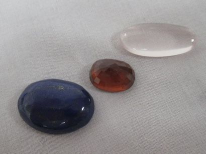 Lot de trois pierres : hessonite, 9,53 carats...