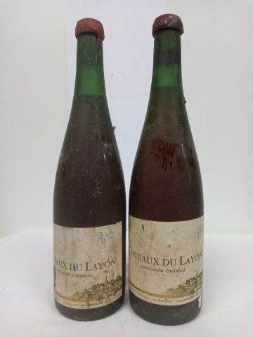 null 2 Vieilles bouteilles coteaux du Layon 1972 capsule découpé; millésime manu...